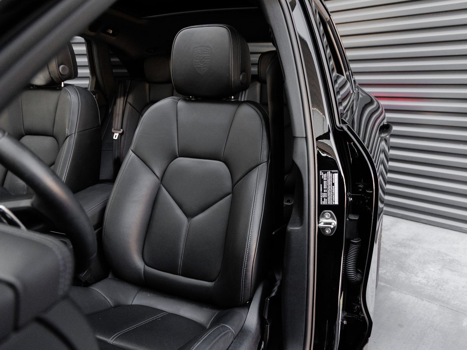 Used 2026 Porsche Macan AWD/4WD image 5