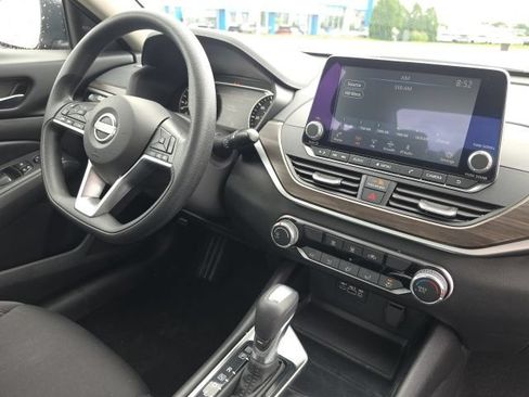 Used 2024 Nissan Altima 2.5 SV FWD image 18