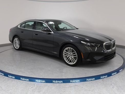 Used 2024 BMW 540i xDrive w/ Convenience Package AWD/4WD image 3