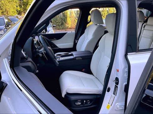 Certified 2025 Lexus LX 600 4WD w/ Accessory Package (2T) image 21