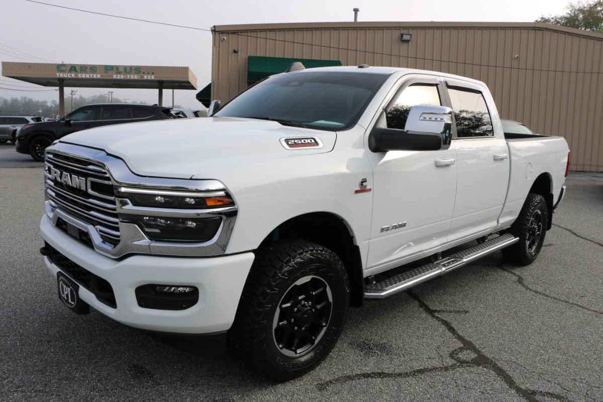 Used 2025 RAM 2500 Laramie AWD/4WD image 1