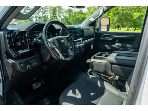 Used 2025 Chevrolet Silverado 2500 LT w/ Convenience Package AWD/4WD image 11