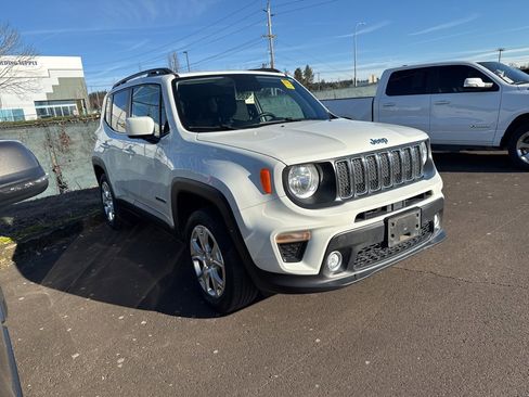 Used 2019 Jeep Renegade Latitude w/ Cold Weather Group image 3