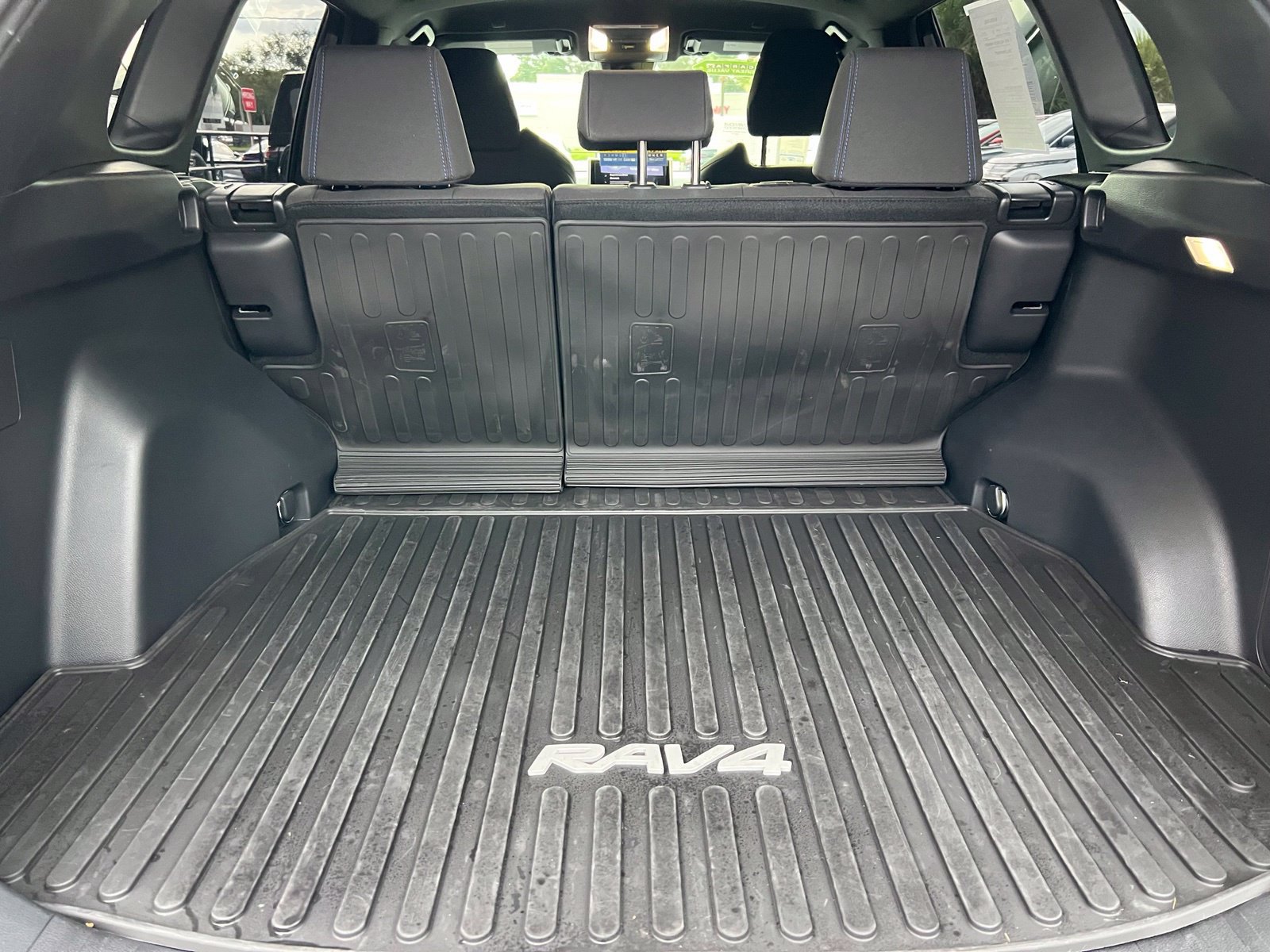 Used 2025 Toyota RAV4 SE AWD/4WD image 17