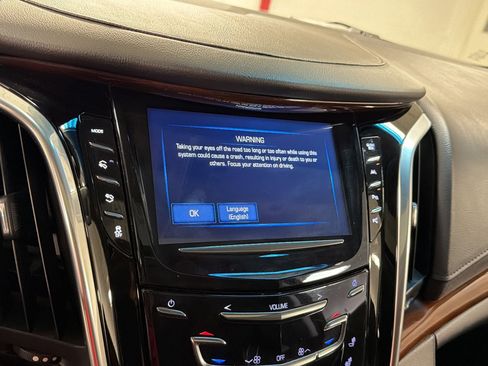 Used 2020 Cadillac Escalade ESV Luxury RWD image 24