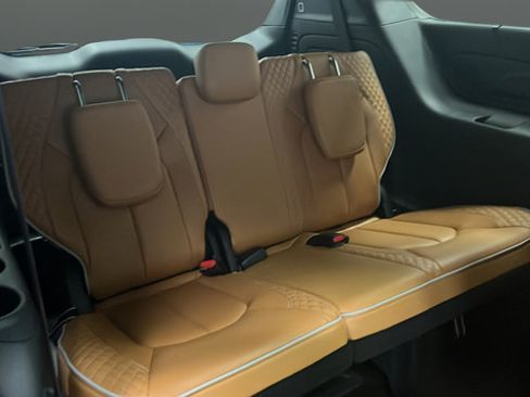 Used 2023 Chrysler Pacifica Pinnacle FWD image 26