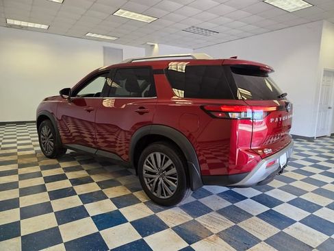 Used 2025 Nissan Pathfinder SL w/ SL Premium Package FWD image 5