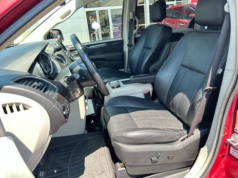 Used 2015 Chrysler Town & Country Touring w/ Driver Convenience Group FWD image 32