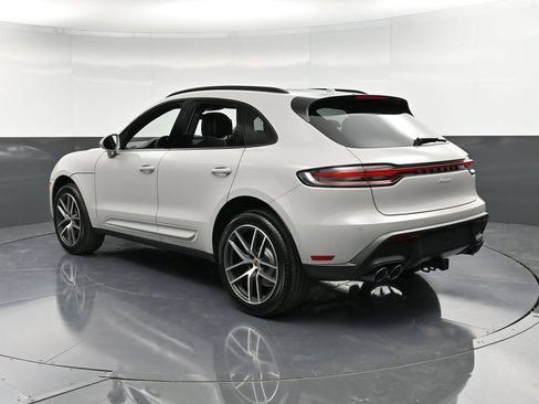 Certified 2026 Porsche Macan AWD/4WD image 3