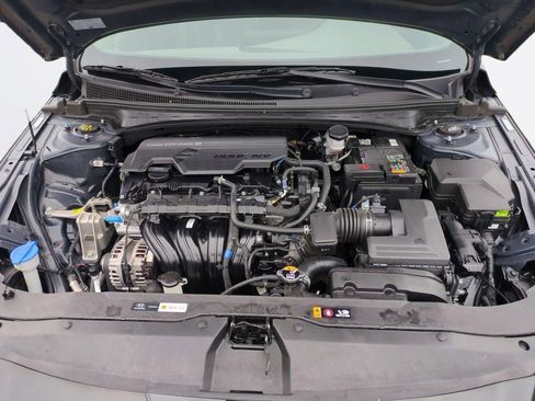 Certified 2025 Hyundai Elantra SEL FWD image 31