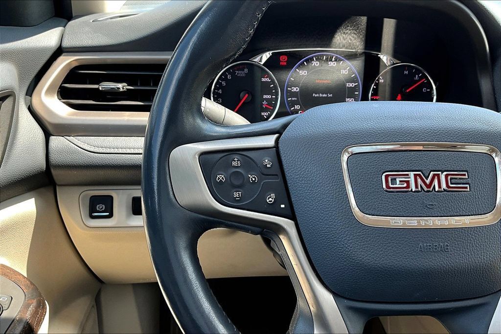 Used 2020 GMC Acadia Denali w/ Technology Package FWD image 11