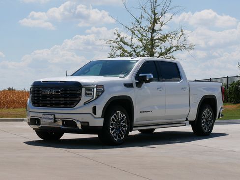 Used 2023 GMC Sierra 1500 Denali Ultimate AWD/4WD image 5
