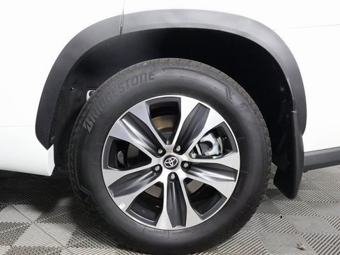 Used 2026 Toyota Highlander XLE AWD/4WD image 16