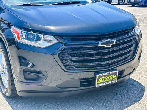Used 2018 Chevrolet Traverse LS w/ LPO, Black Accent Package FWD image 5