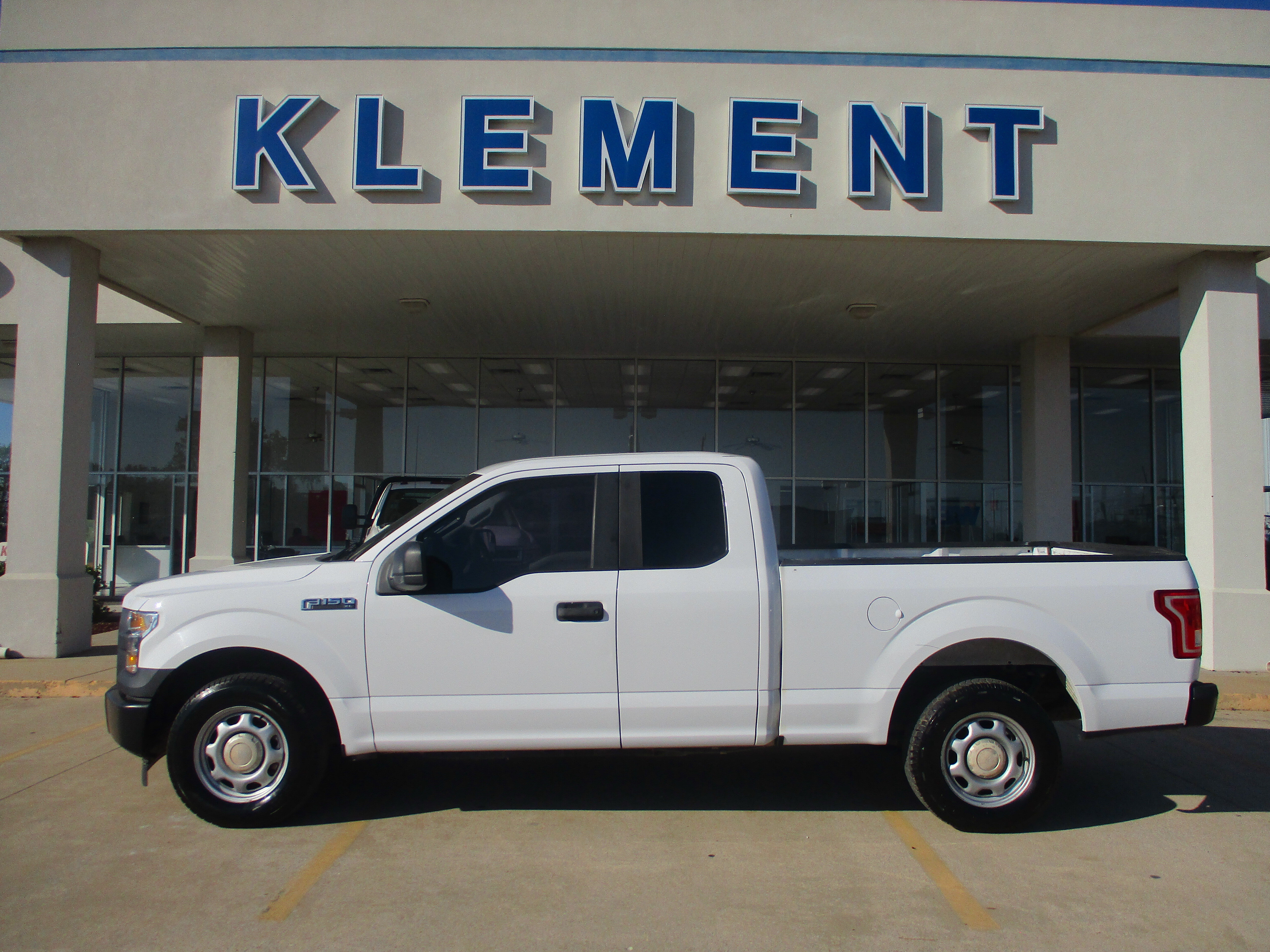 Used 2017 Ford F150 XL w/ Equipment Group 101A Mid RWD image 1
