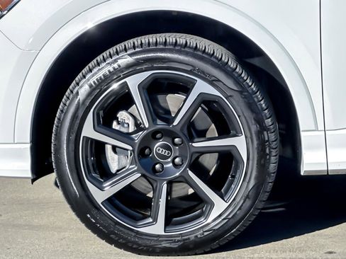 Certified 2025 Audi Q3 2.0T Premium Plus w/ Premium Plus Package image 25