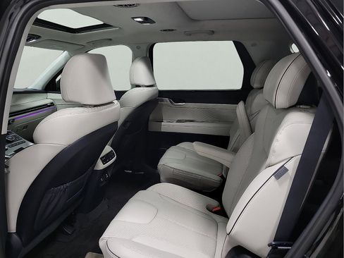 Used 2025 Hyundai Palisade Calligraphy FWD image 9