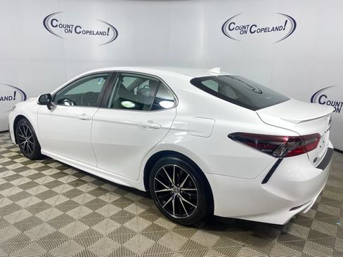 Used 2024 Toyota Camry SE FWD image 4