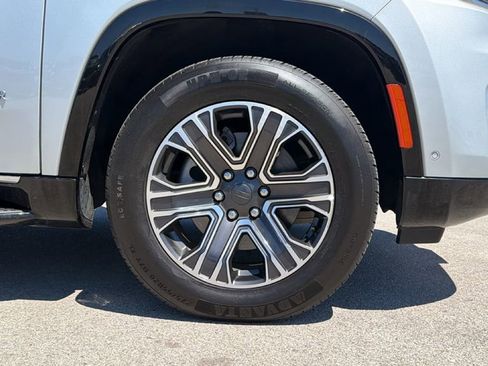 Used 2024 Jeep Wagoneer L Series II w/ Flexible Seating Group image 9