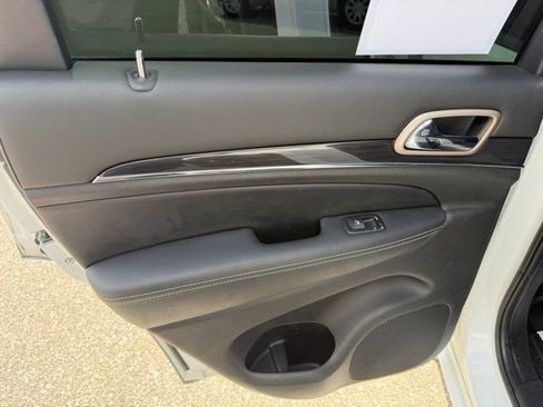 Used 2015 Jeep Grand Cherokee Overland image 13