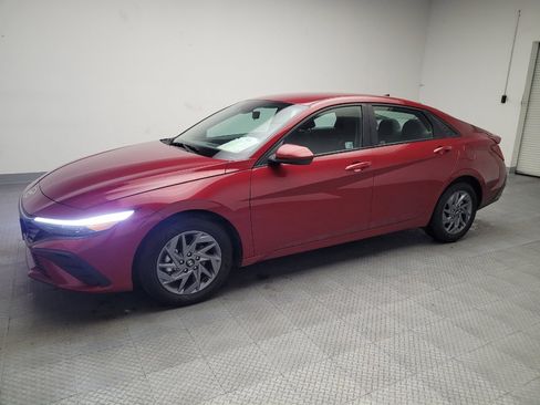 Used 2024 Hyundai Elantra SEL image 2