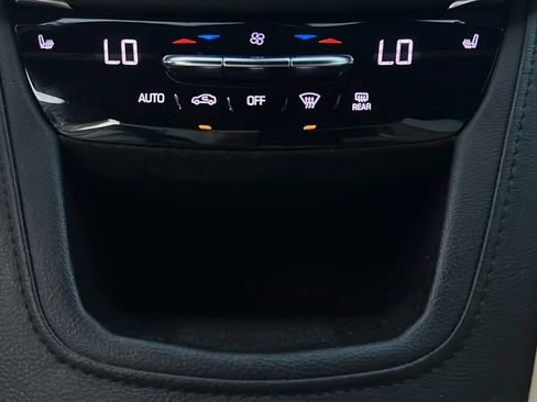 Used 2018 Cadillac XT5 Luxury w/ Driver Awareness Package AWD/4WD image 33