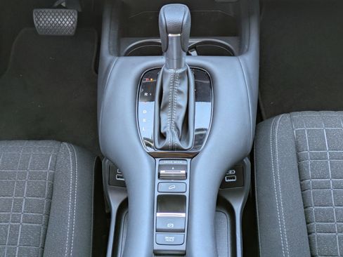 Used 2023 Honda HR-V LX image 16