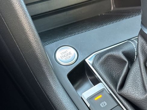 Used 2022 Volkswagen Taos SE image 22