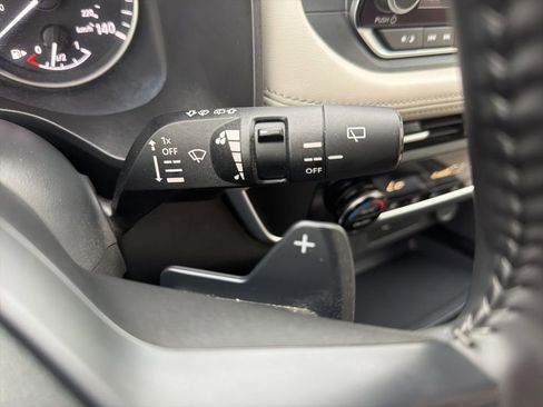 Used 2025 Nissan Rogue SV FWD image 28