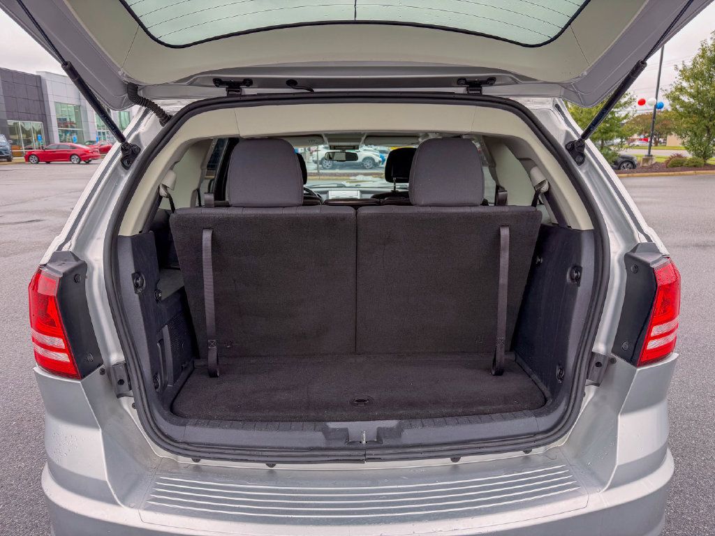 Used 2010 Dodge Journey SXT w/ Flexible Seating Group FWD image 9