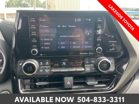 Used 2021 Toyota Highlander XLE FWD image 33