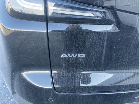 Used 2022 Cadillac XT4 Sport image 3