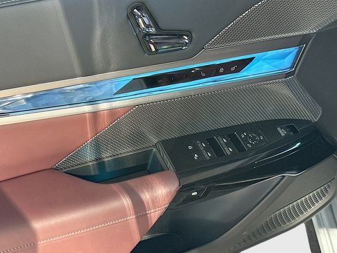 Used 2025 BMW 760i xDrive 760i xDrive w/ Executive Package image 18