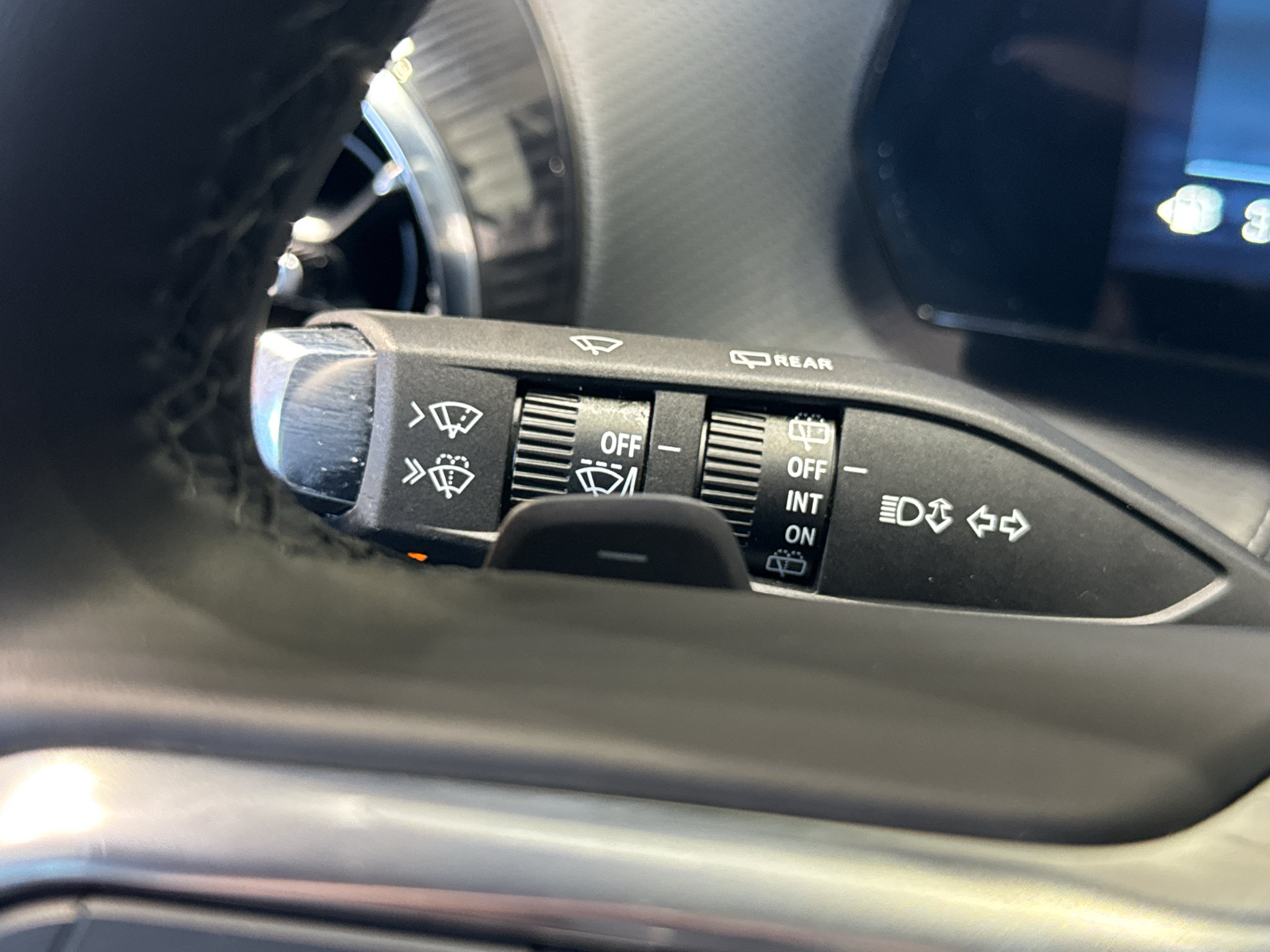 Used 2025 Chevrolet Equinox LT w/ Convenience Package II FWD image 24