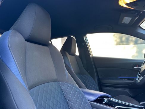 Used 2020 Toyota C-HR XLE image 17