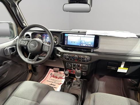 New 2025 Jeep Gladiator Willys image 18