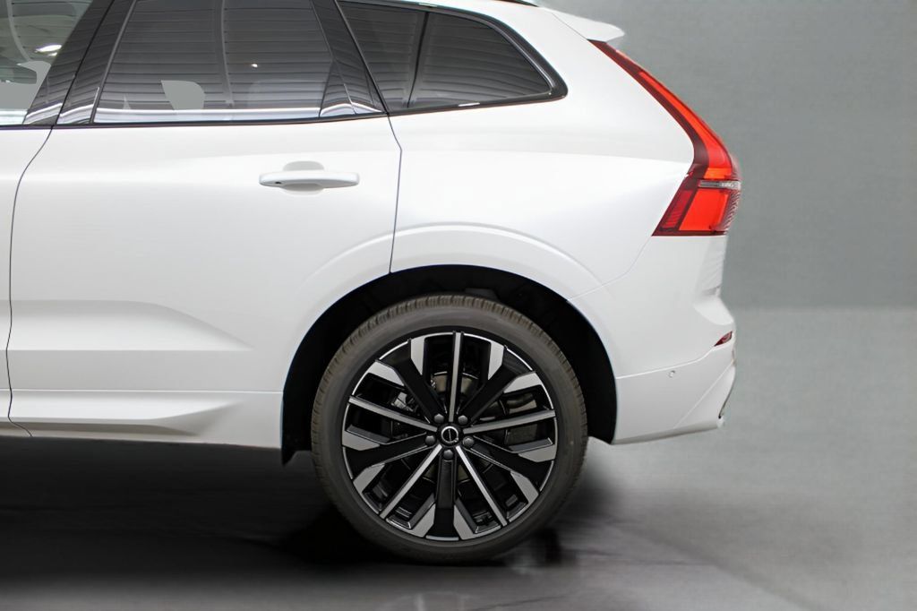 Certified 2026 Volvo XC60 B5 Ultra w/ Protection Package Premier AWD/4WD image 35