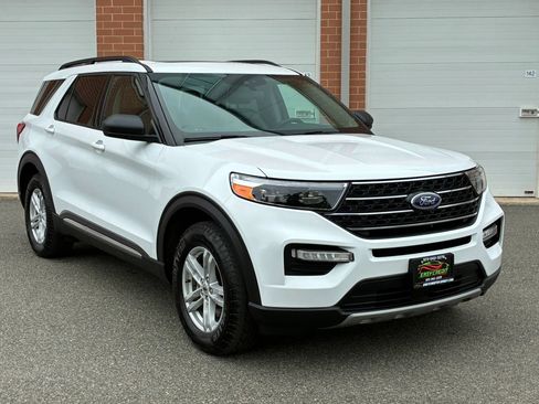 Used 2021 Ford Explorer XLT w/ Equipment Group 202A AWD/4WD image 7