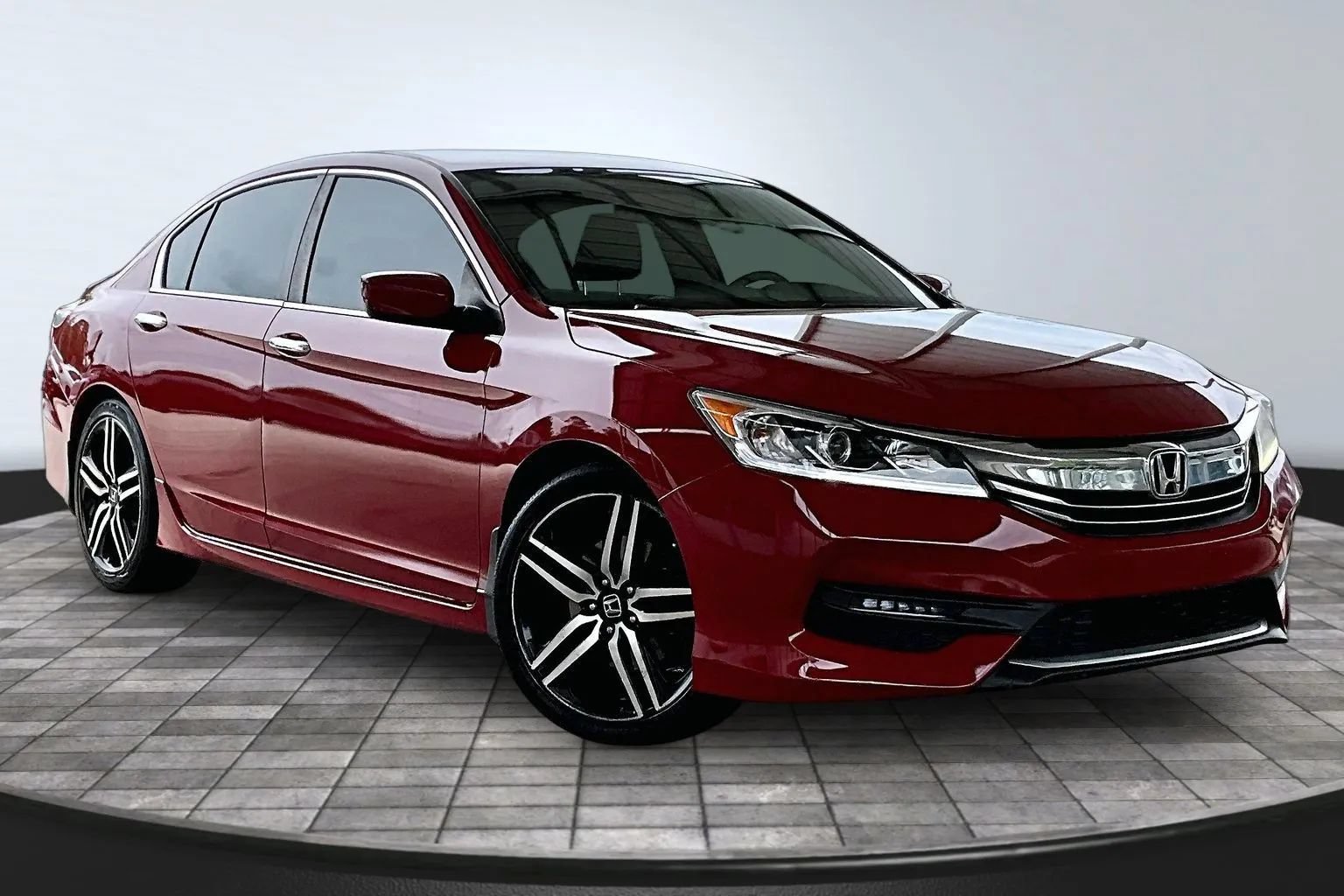 Used 2017 Honda Accord Sport image 3