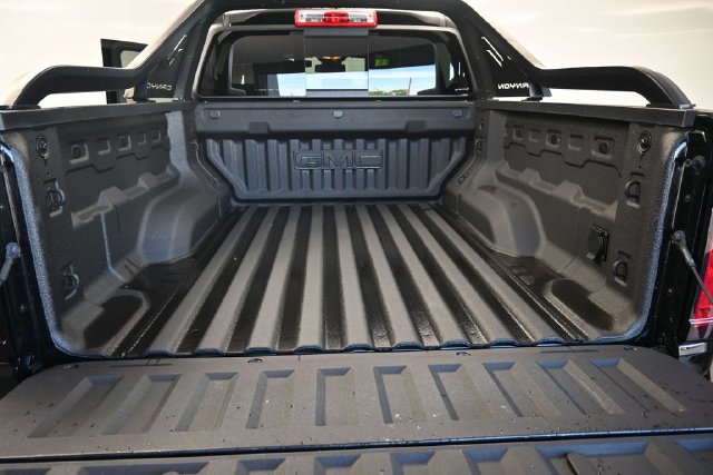 Used 2025 GMC Canyon AT4 w/ Nightfall Edition AWD/4WD image 17