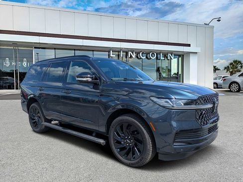 New 2026 Lincoln Navigator Reserve w/ Jet Appearance Package AWD/4WD image 1