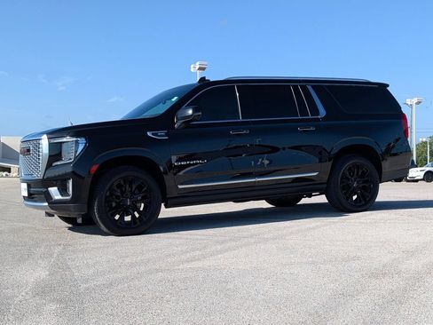 Used 2021 GMC Yukon XL Denali w/ Denali Premium Package RWD image 5