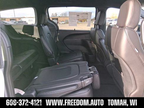 New 2026 Chrysler Pacifica Select FWD image 26