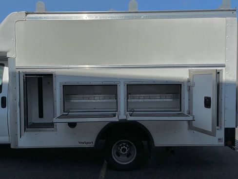 Used 2022 GMC Savana 3500 w/ Power Convenience Package RWD image 26