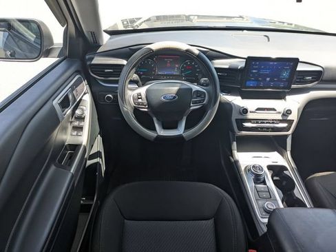 Used 2024 Ford Explorer XLT AWD/4WD image 31