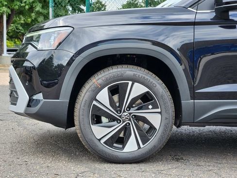 New 2025 Volkswagen Taos SE image 10