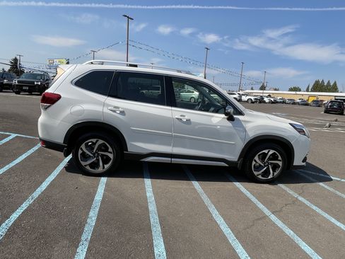 Used 2022 Subaru Forester Touring w/ Popular Package #3 AWD/4WD image 6