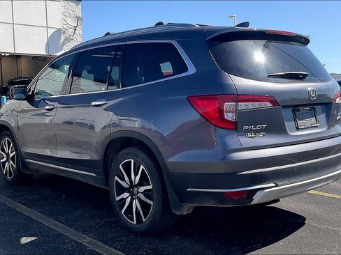 Used 2021 Honda Pilot Touring image 3