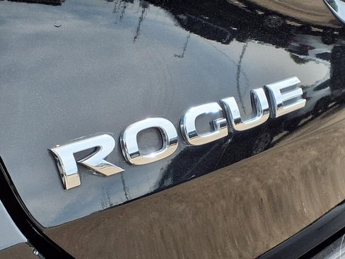 Used 2019 Nissan Rogue S image 10