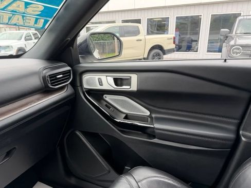 Used 2023 Ford Explorer Platinum w/ Technology Package AWD/4WD image 17